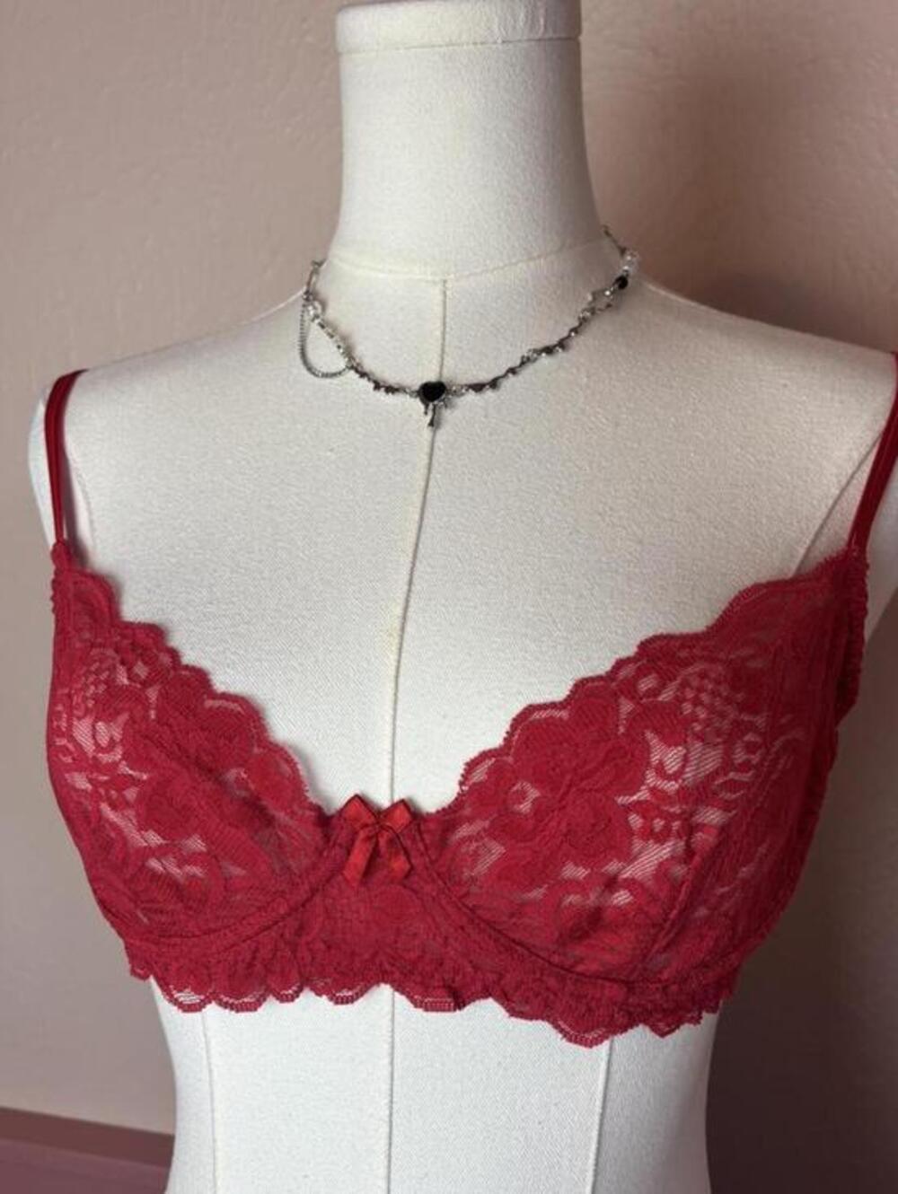 Frederick's of Hollywood red lace bra 36B nylon vintage romantic coquette